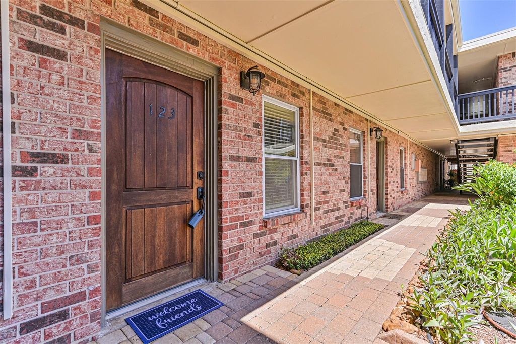 402 Postoffice 123, Galveston, TX 77550