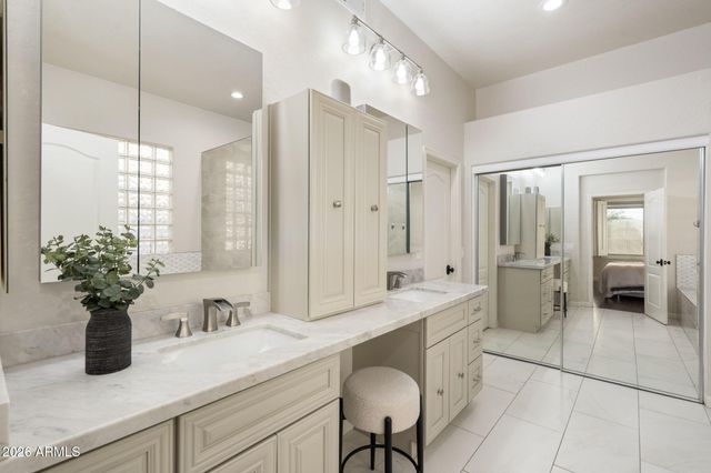 1427 W SALTSAGE Drive, Phoenix, AZ 85045
