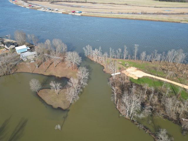 17 Clearwater Cr, Bath Springs, TN 38311