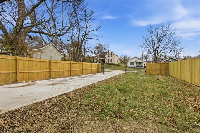 219 W Culton Street, Warrensburg, MO 64093