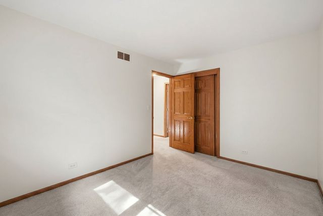 1432 SCHRAMM Drive, Westmont, IL 60559