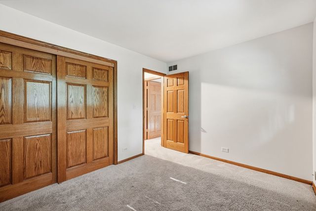 1432 SCHRAMM Drive, Westmont, IL 60559