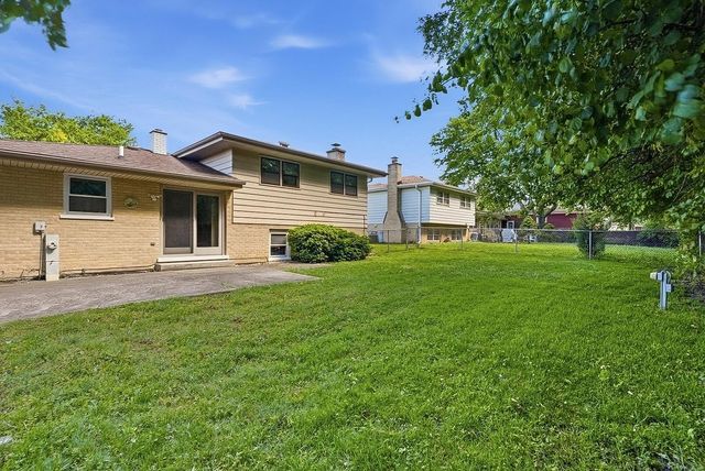 1432 SCHRAMM Drive, Westmont, IL 60559