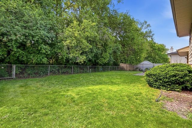 1432 SCHRAMM Drive, Westmont, IL 60559