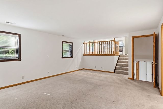 1432 SCHRAMM Drive, Westmont, IL 60559