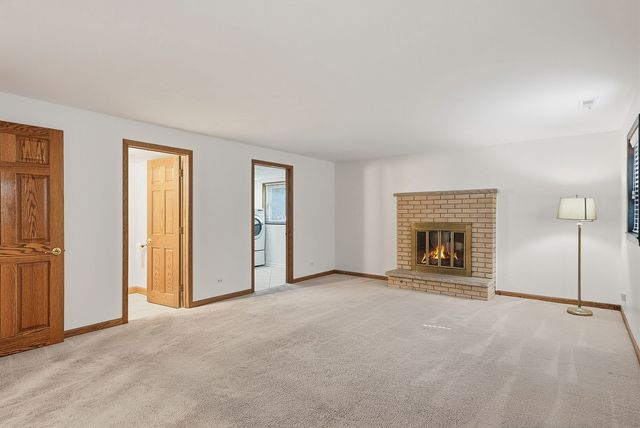 1432 SCHRAMM Drive, Westmont, IL 60559