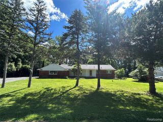 25426 Edgemont Drive, Southfield, MI 48033