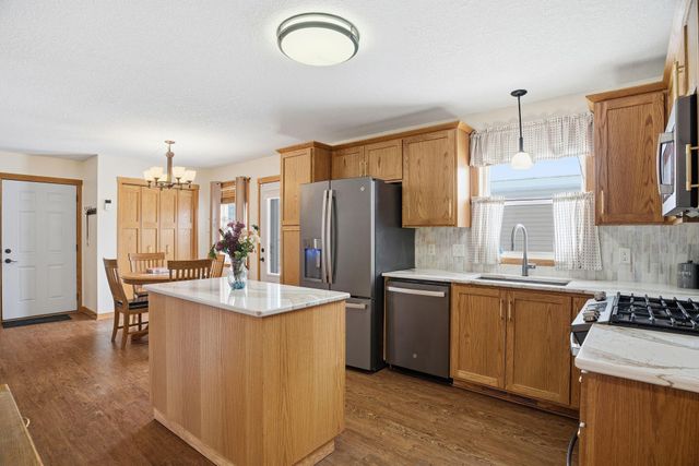 38282 Explorer Circle, North Branch, MN 55056