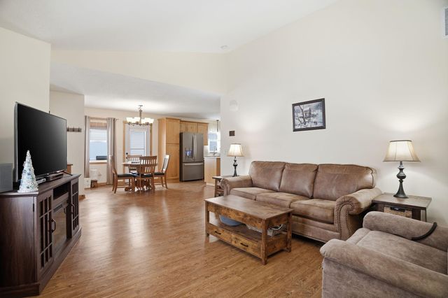 38282 Explorer Circle, North Branch, MN 55056