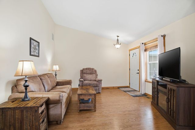 38282 Explorer Circle, North Branch, MN 55056