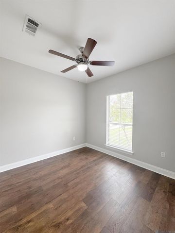 10058 Chanel Dr, Denham Springs, LA 70706