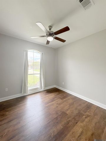 10058 Chanel Dr, Denham Springs, LA 70706