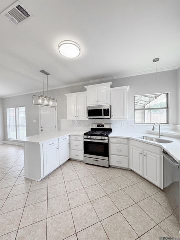 10058 Chanel Dr, Denham Springs, LA 70706