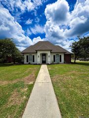 10058 Chanel Dr, Denham Springs, LA 70706