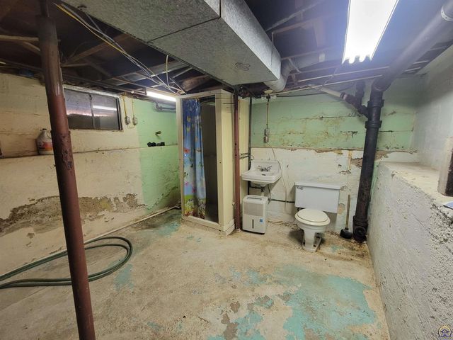 500 SE Rodgers ST, Topeka, KS 66607