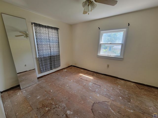500 SE Rodgers ST, Topeka, KS 66607