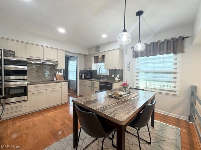 8124 Forest Court N, North Royalton, OH 44133
