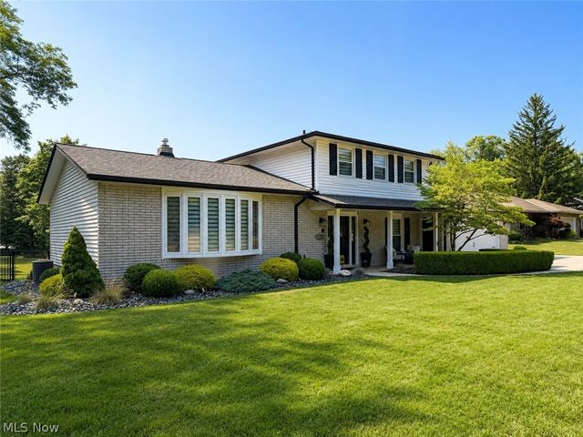8124 Forest Court N, North Royalton, OH 44133