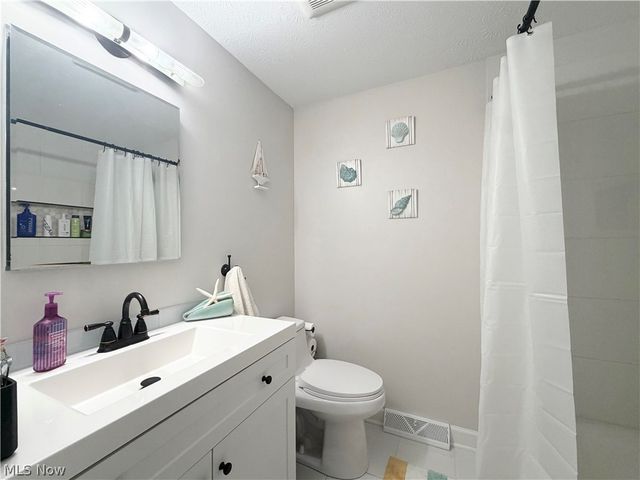 8124 Forest Court N, North Royalton, OH 44133