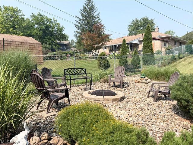 8124 Forest Court N, North Royalton, OH 44133