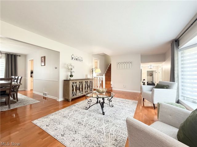 8124 Forest Court N, North Royalton, OH 44133