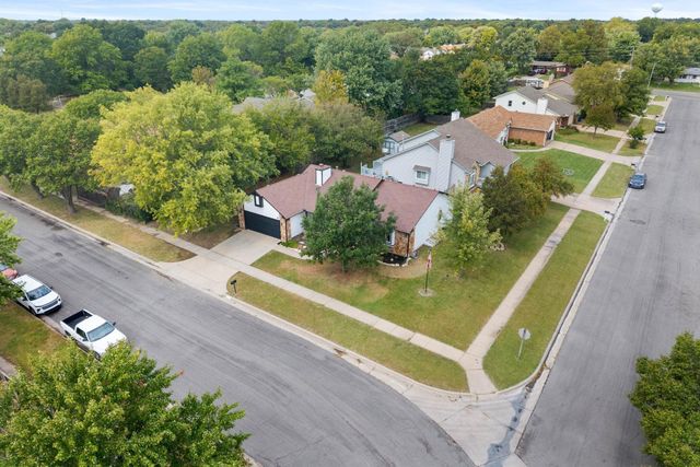 5608 Cox St, Bel Aire, KS 67220