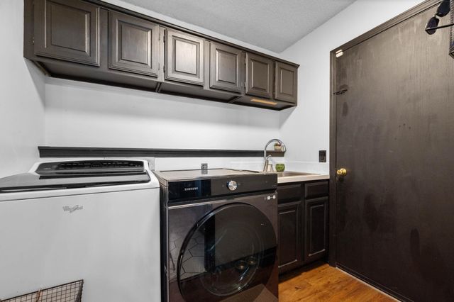 5608 Cox St, Bel Aire, KS 67220