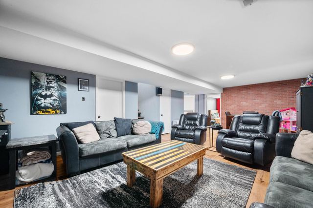 5608 Cox St, Bel Aire, KS 67220