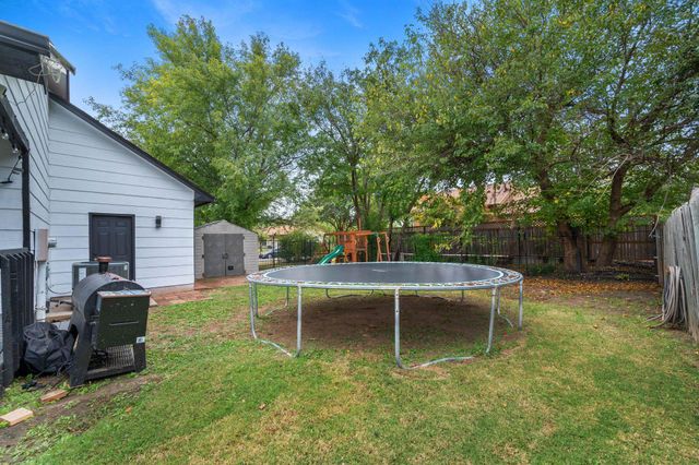 5608 Cox St, Bel Aire, KS 67220