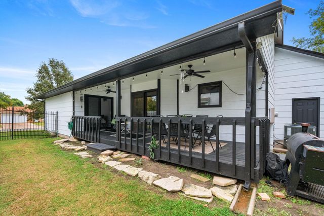 5608 Cox St, Bel Aire, KS 67220