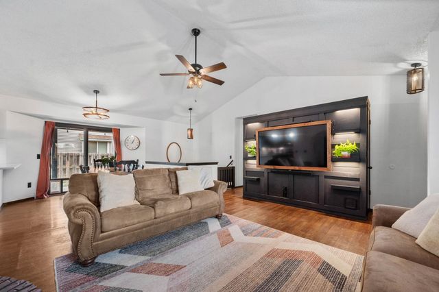 5608 Cox St, Bel Aire, KS 67220