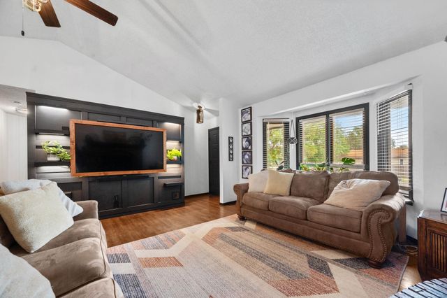 5608 Cox St, Bel Aire, KS 67220