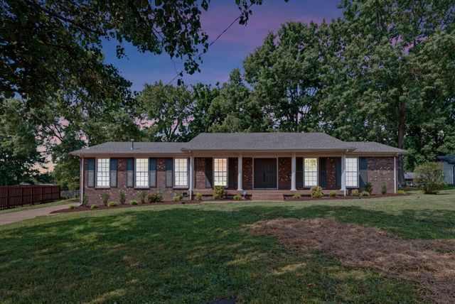 512 Saint Paul Ct, Hermitage, TN 37076