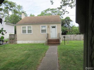 68 Macarthur Avenue, Sayreville, NJ 08872