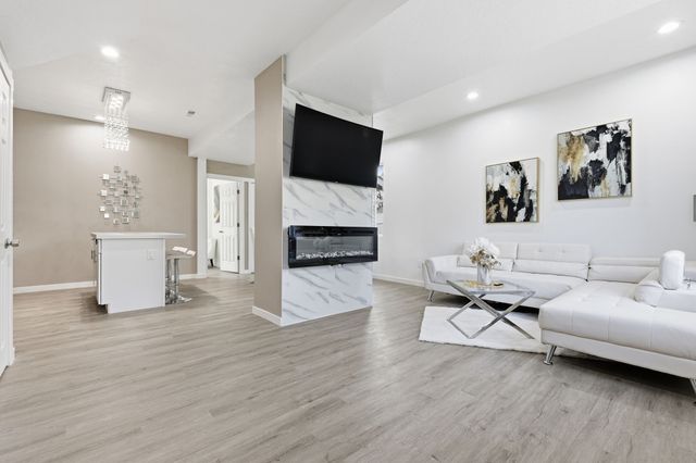 2712 College Avenue, Des Moines, IA 50311