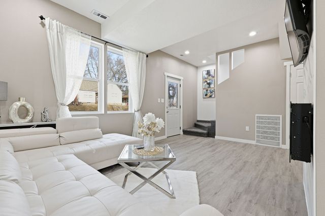 2712 College Avenue, Des Moines, IA 50311