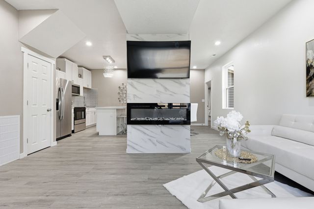 2712 College Avenue, Des Moines, IA 50311