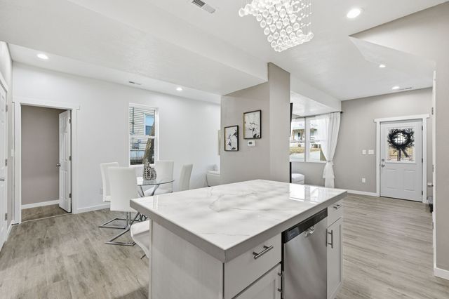 2712 College Avenue, Des Moines, IA 50311