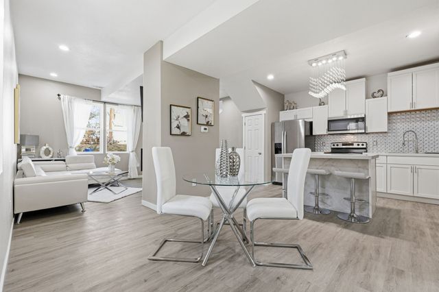 2712 College Avenue, Des Moines, IA 50311