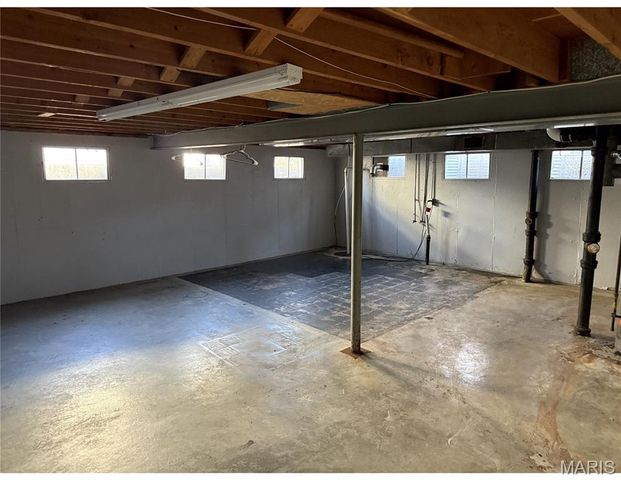 1020 Belmont Terrace, Florissant, MO 63033