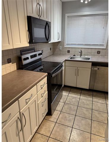 1020 Belmont Terrace, Florissant, MO 63033