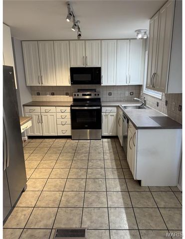 1020 Belmont Terrace, Florissant, MO 63033