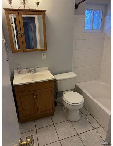 1020 Belmont Terrace, Florissant, MO 63033