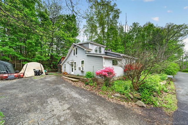 32 Tarbell Road, Bloomingburg, NY 12721