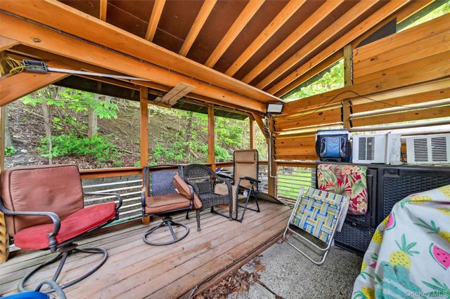 32 Tarbell Road, Bloomingburg, NY 12721