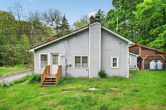 32 Tarbell Road, Bloomingburg, NY 12721