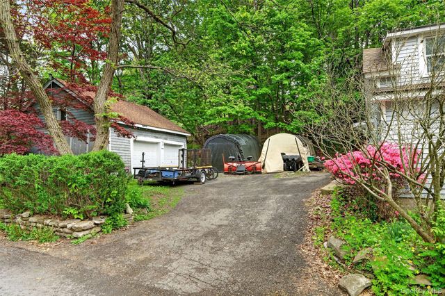 32 Tarbell Road, Bloomingburg, NY 12721