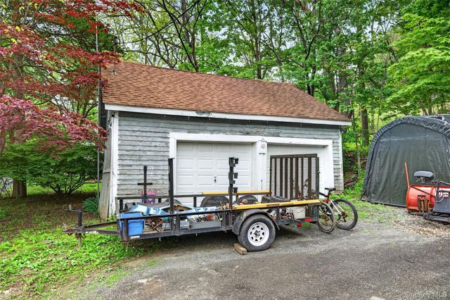 32 Tarbell Road, Bloomingburg, NY 12721