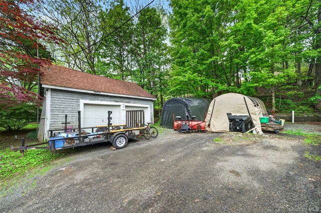 32 Tarbell Road, Bloomingburg, NY 12721