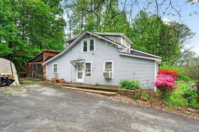 32 Tarbell Road, Bloomingburg, NY 12721